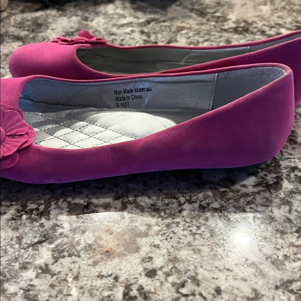 Tony Klen Pink Suede Flats with Floral Accent Size 8.5 - Picture 4 of 7